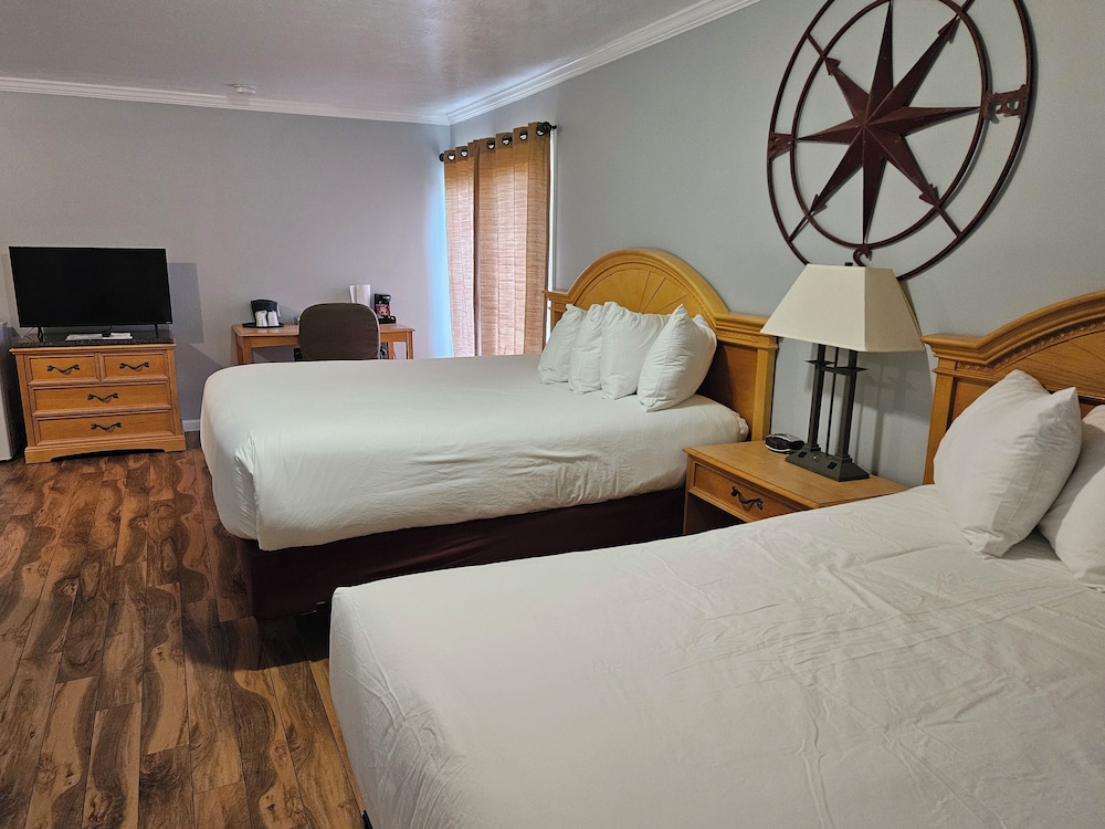 2 Double Beds with Creek View Deck