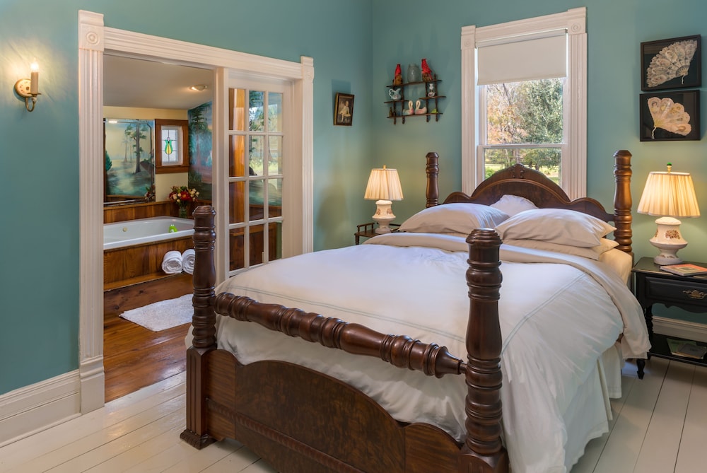 Room, Private Bathroom (Prairie Haven Cottage) photo 1