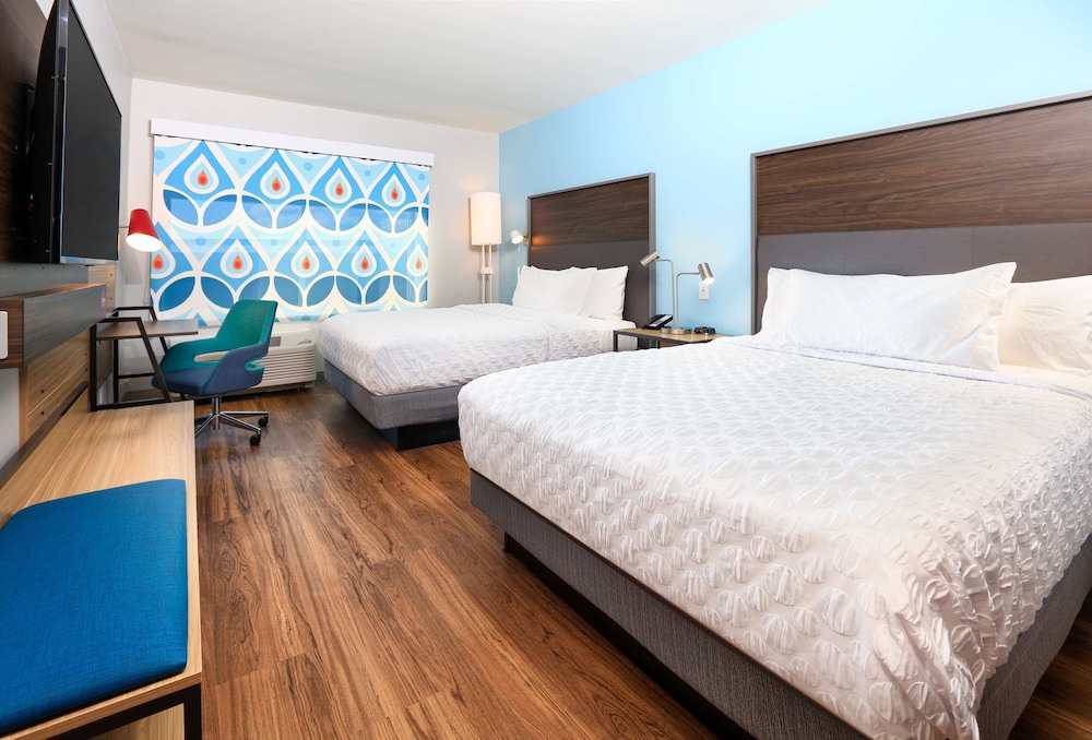 Room, 2 Queen Beds, Accessible, Bathtub (Roll-In Shower, Mobility & Hearing) - Photo 2