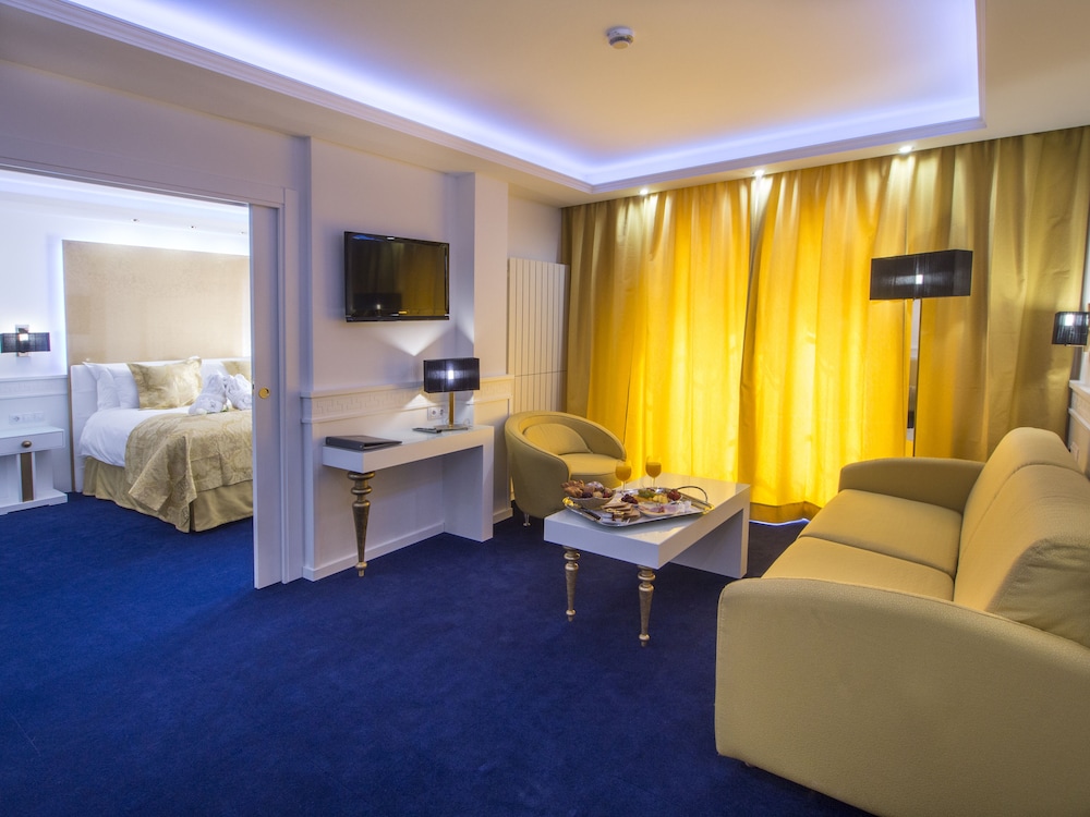 Royal Suite, 1 Queen Bed, Terrace, Valley View