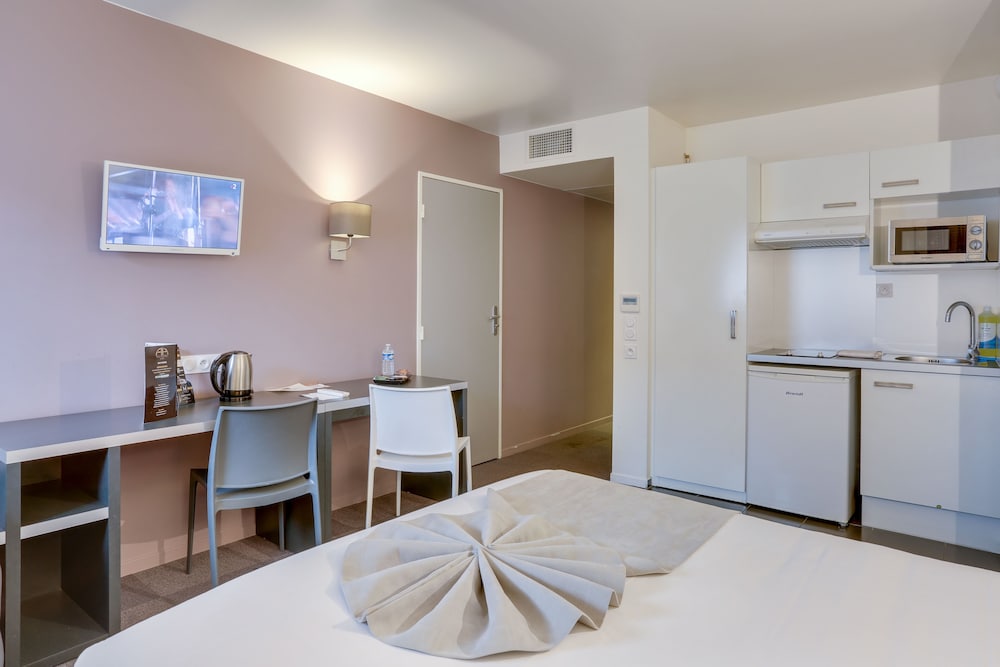 COMMUNICATING SUITE (2 STUDIOS)