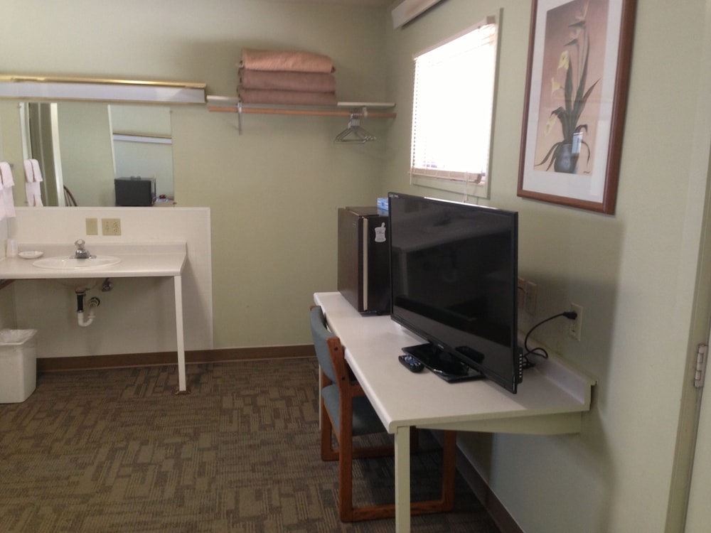 Standard Triple Room, Multiple Beds photo 3