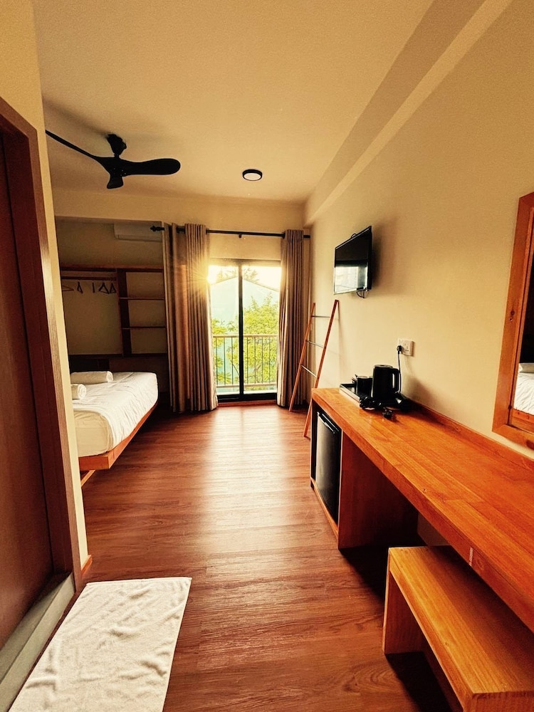 Deluxe Double Room, Balcony, City View