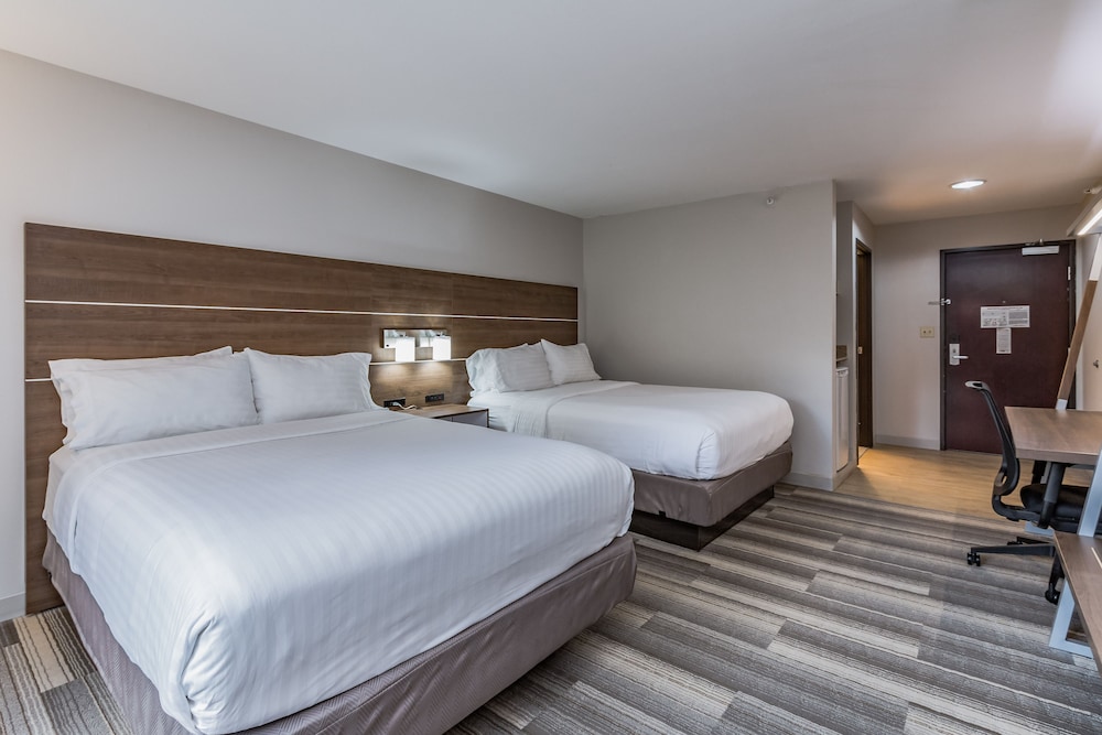 Standard Room, 2 Queen Beds - Photo 4