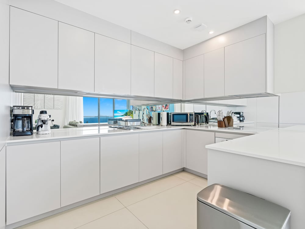 Luxury Apartment, 3 Bedrooms, Balcony, Beach View