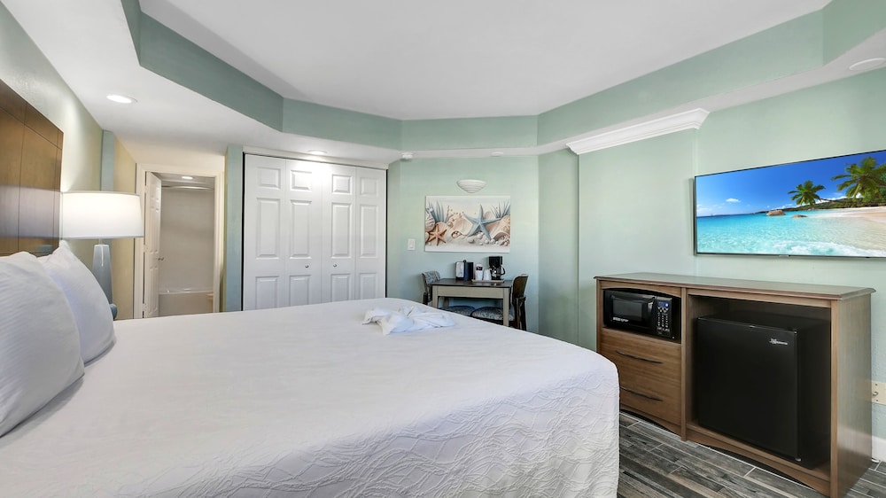 Room, 1 King Bed, City View - Photo 3