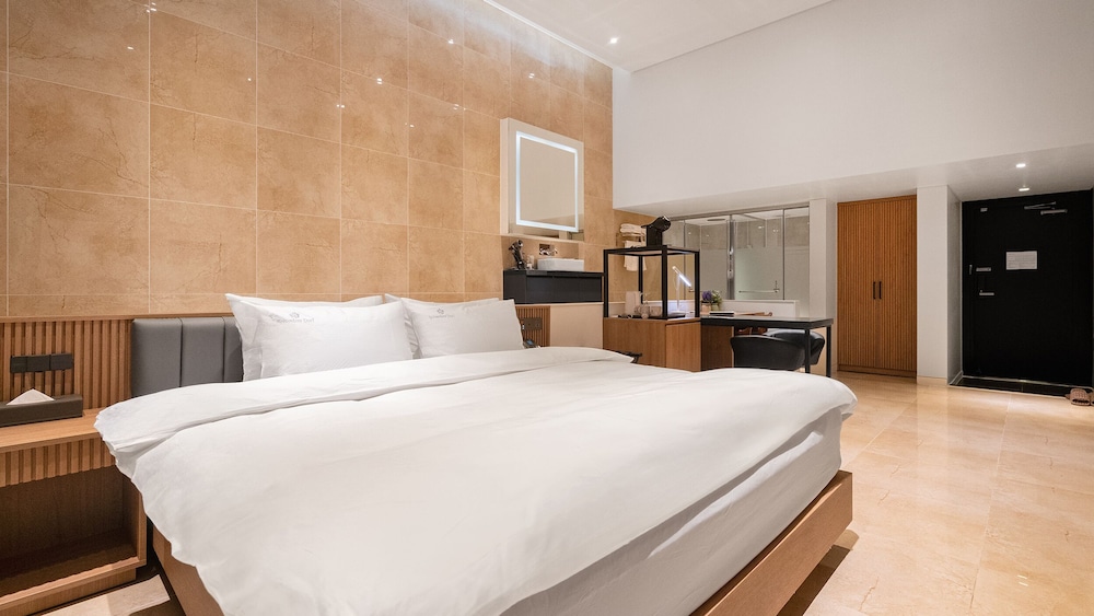 Premium Double Room photo 3