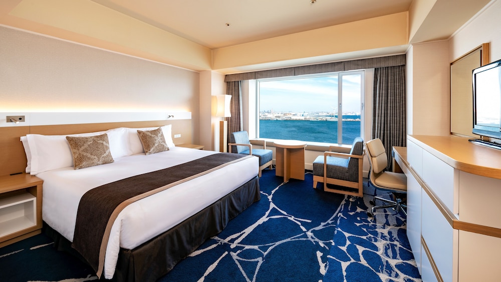 Premium Room, 1 King Bed, Harbor View (Walk-In Shower) - Photo 1