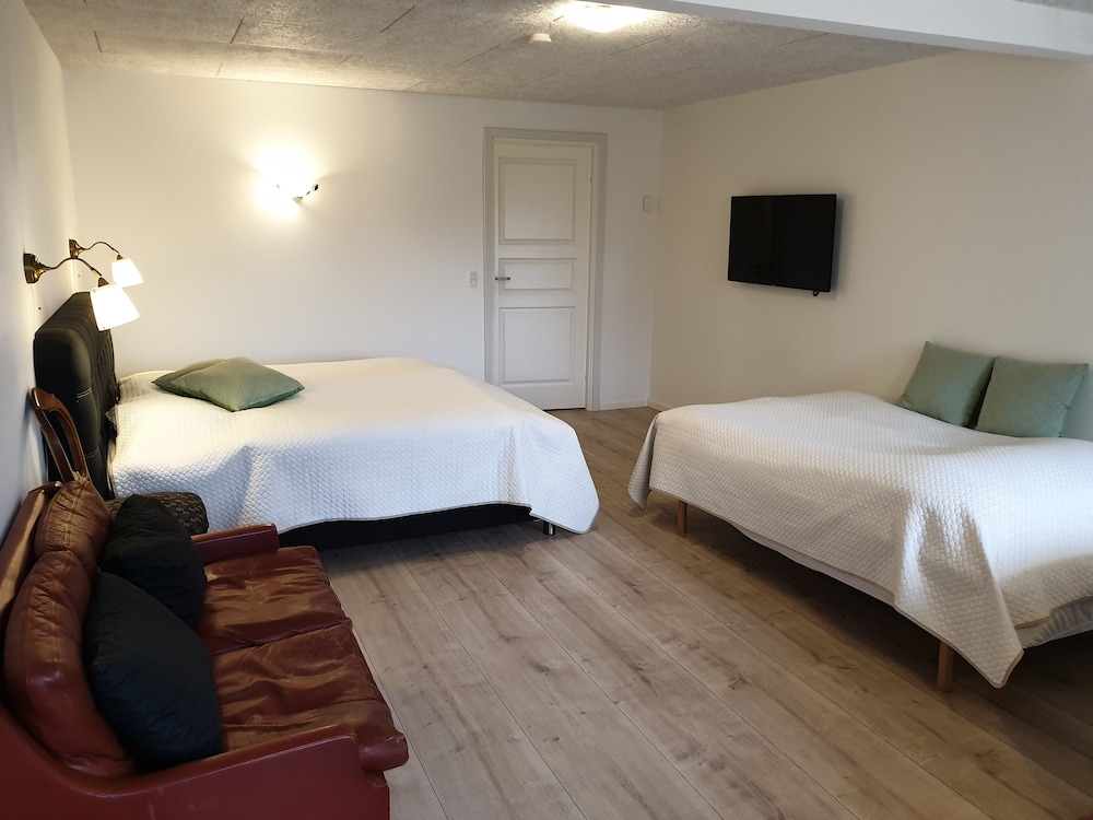 Deluxe Quadruple Room, Multiple Beds, Courtyard View photo 2