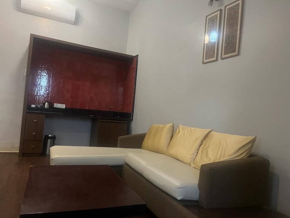 Hazel Suite - Photo 8