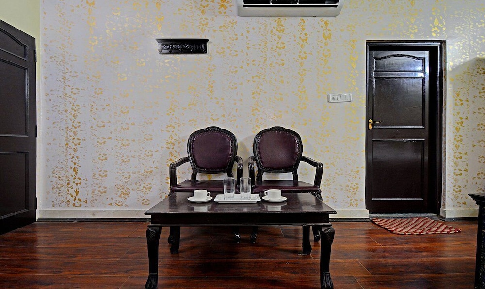 Deluxe Room - Photo 12