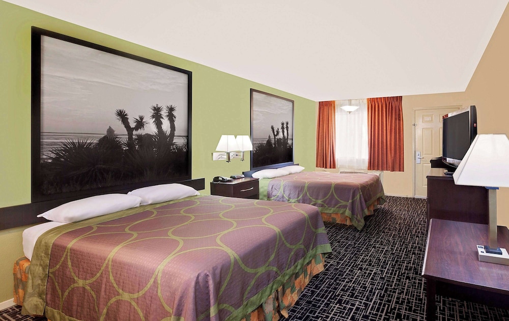 Room, Accessible photo 3