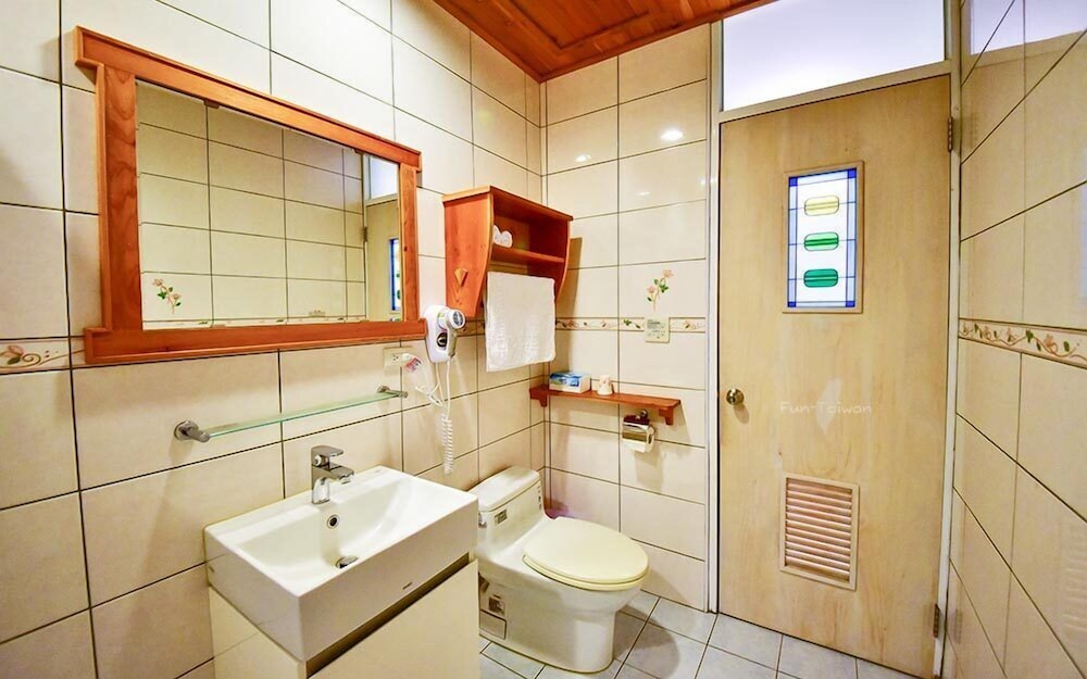 Classic Double Room (202) photo 3