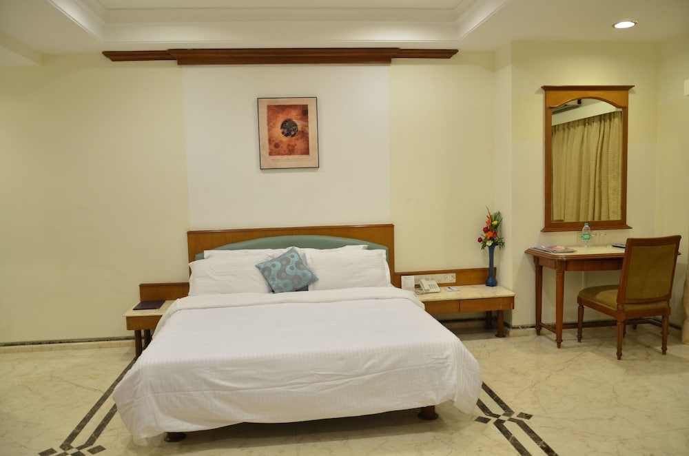 Deluxe Room - Photo 9