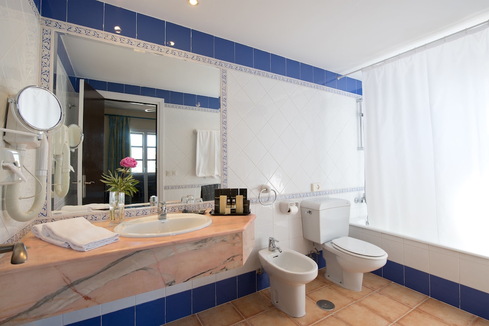 Standard Double Room, Balcony - Photo 6