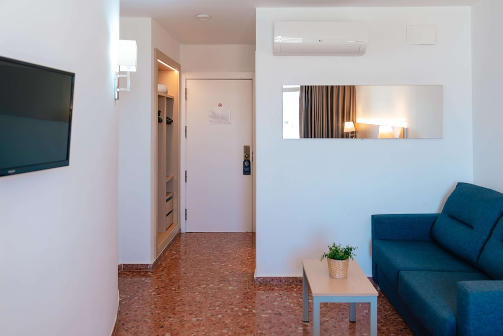Triple Room (2 Adults)