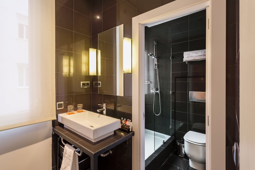 Standard Double Room Single Use - Photo 5