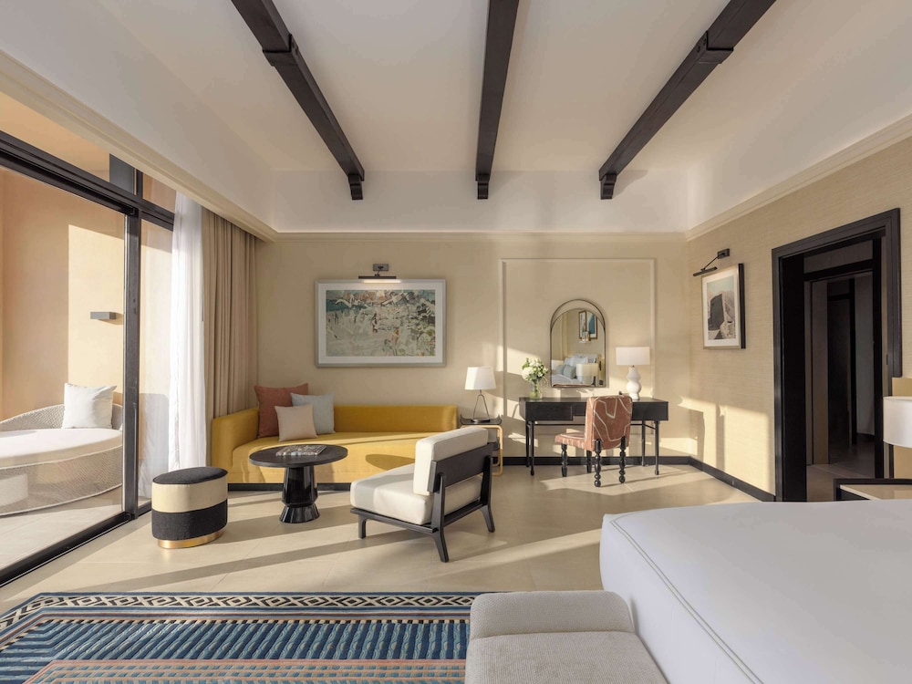 Magnifique One Bedroom Suite, Beachfront, Club Access photo 2