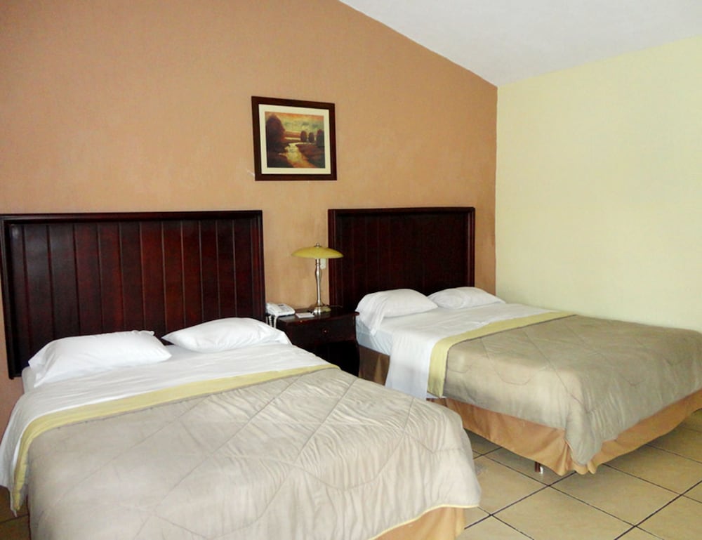 Basic Double Room, 2 Double Beds, Non Smoking photo 3