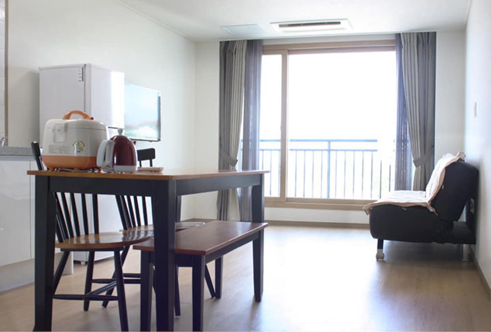 Family Room (Separate bedroom and living room) photo 2