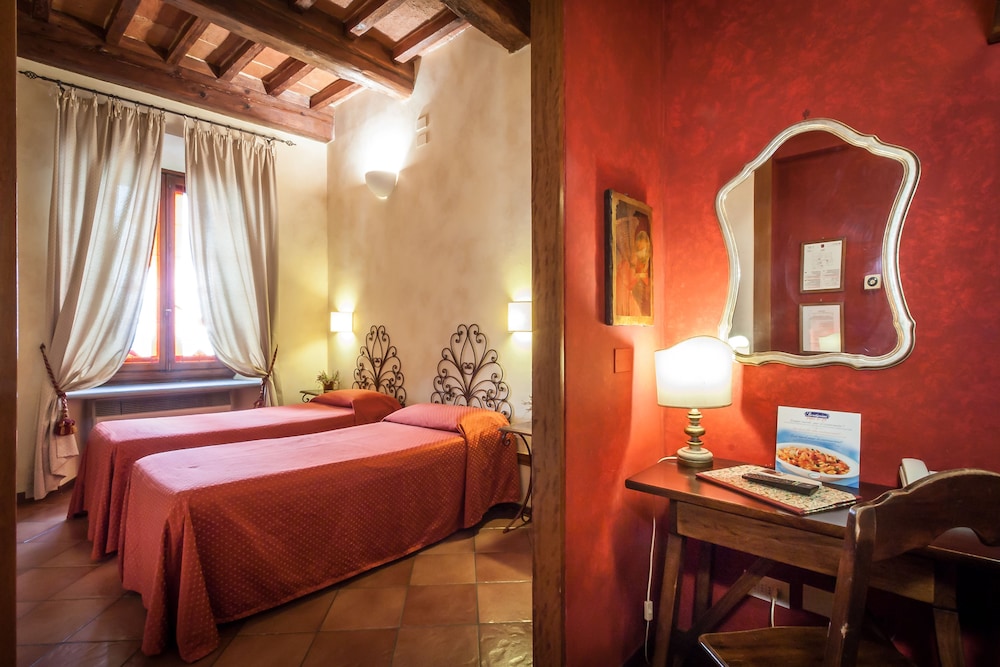 Standard Double or Twin Room photo 2