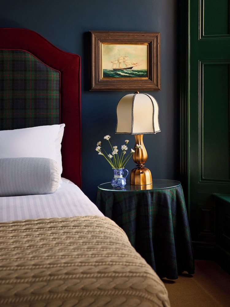 Standard Room, 1 King Bed photo 3