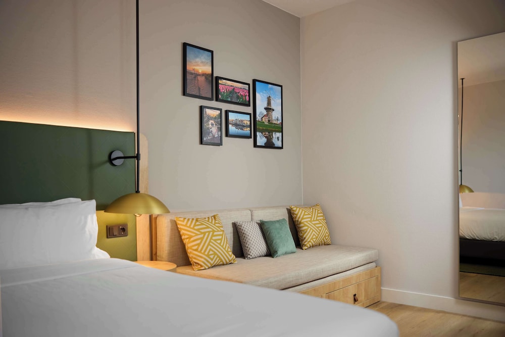 Family Room, 1 Queen Bed - Photo 5