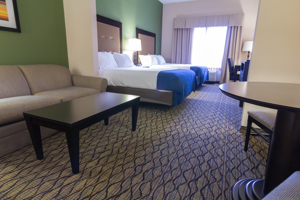 Suite, 2 Queen Beds - Photo 2