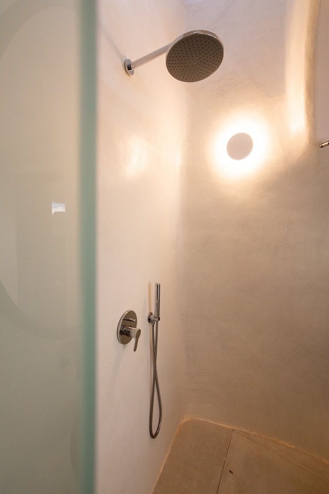 Cave Suite, Caldera View, Outdoor Hot Tub - Photo 8