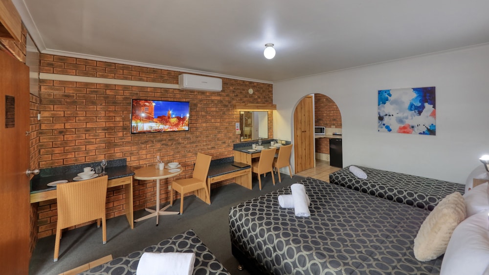 Family Room, 1 Bedroom photo 2