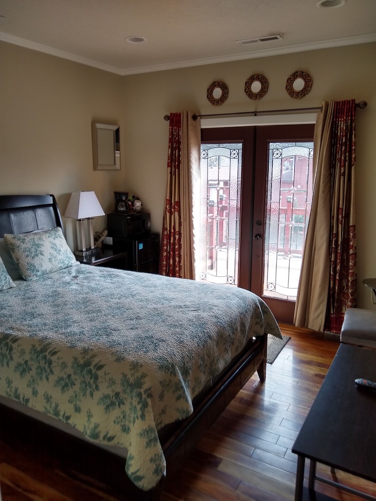 Room, 1 Queen Bed, Non-smoking - Photo 3