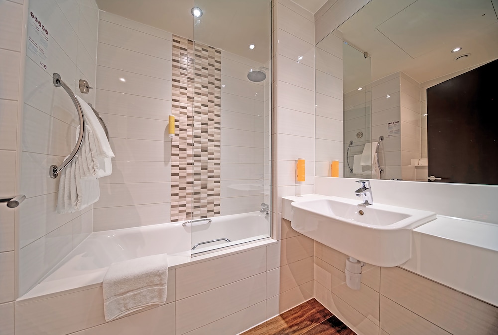 Double Room, Non Smoking (Free Shuttle to Festival City Mall) photo 2