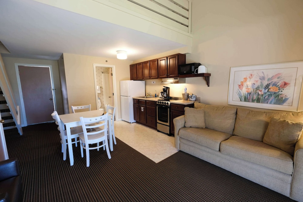Family Room photo 1