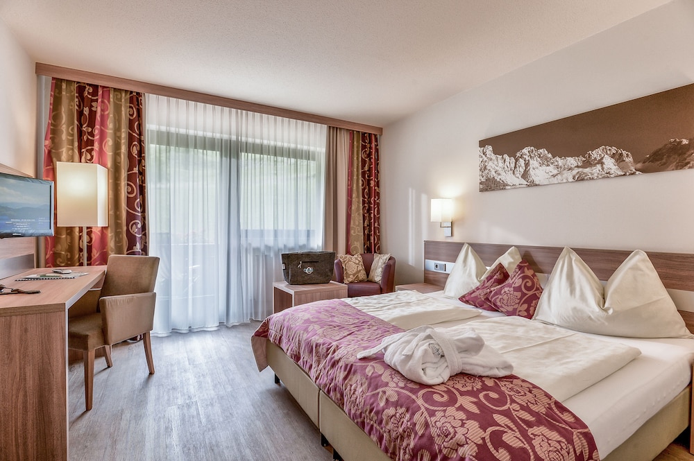 Double Room Single Use, Balcony, Mountain View photo 1