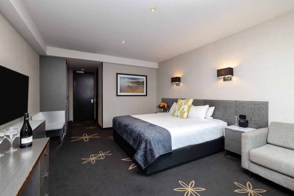 Accessible King Room - Photo 2