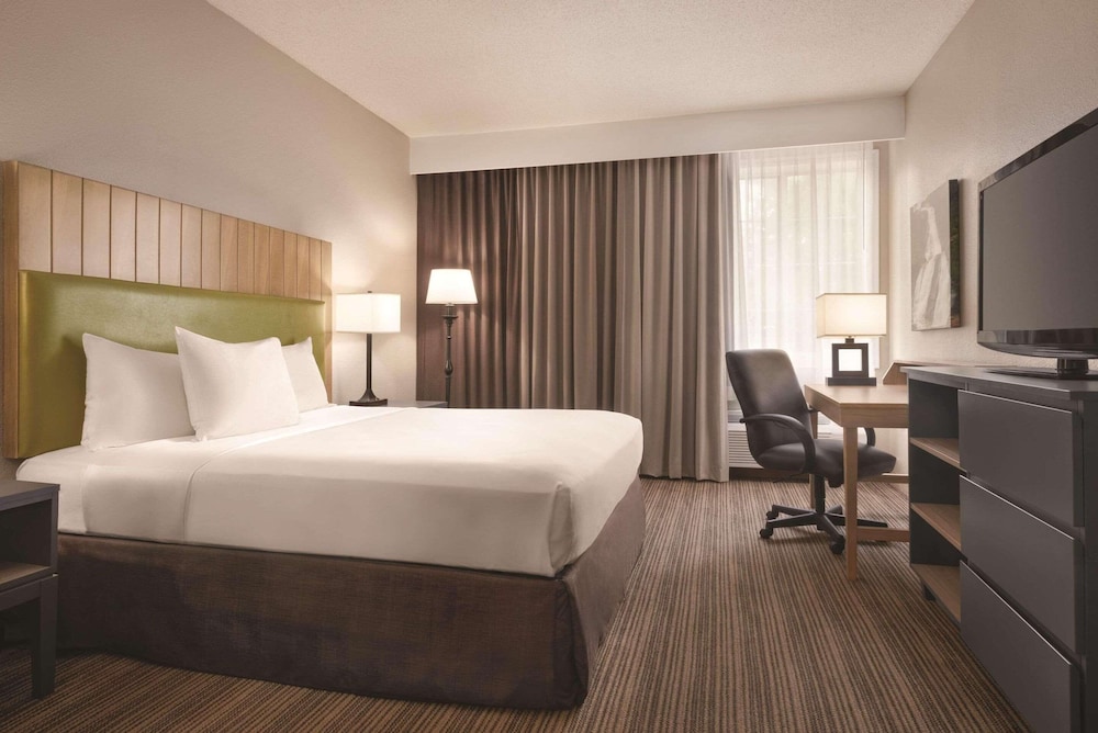 Room, 1 Queen Bed, Non Smoking - Photo 3