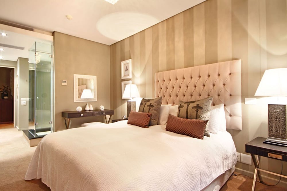 Three-Bedroom Exclusive Penthouse - Photo 34