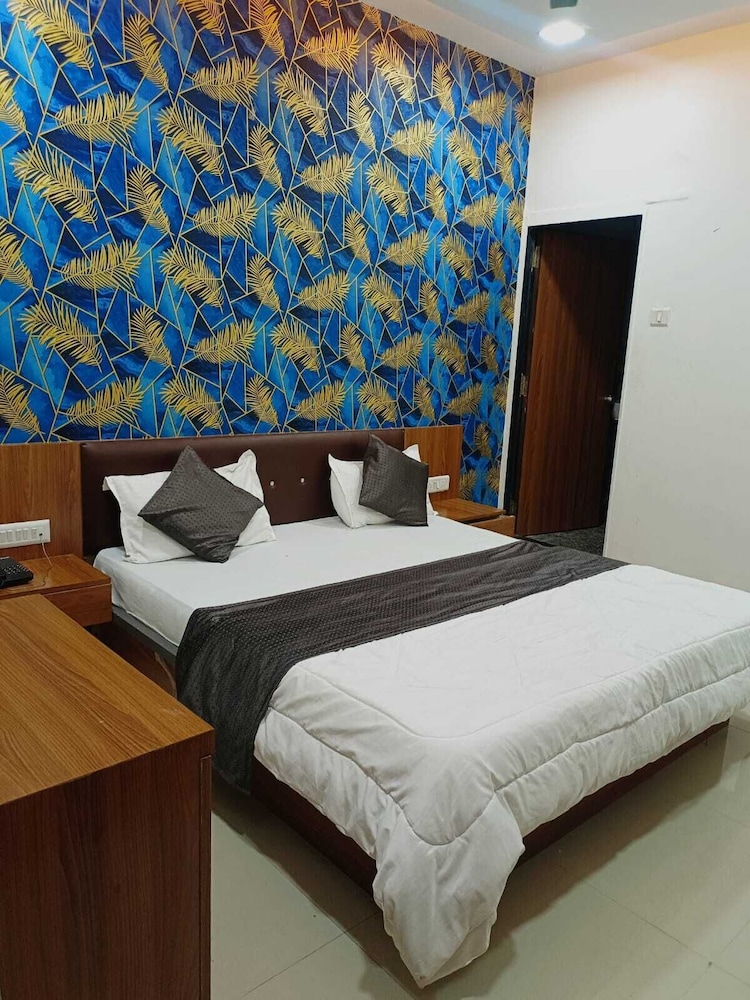 Deluxe Double Room, City View