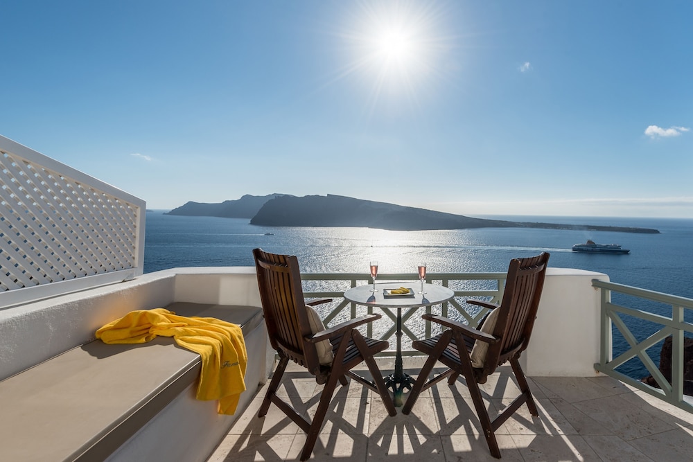 Superior Suite, Jetted Tub (Caldera View) - Photo 32