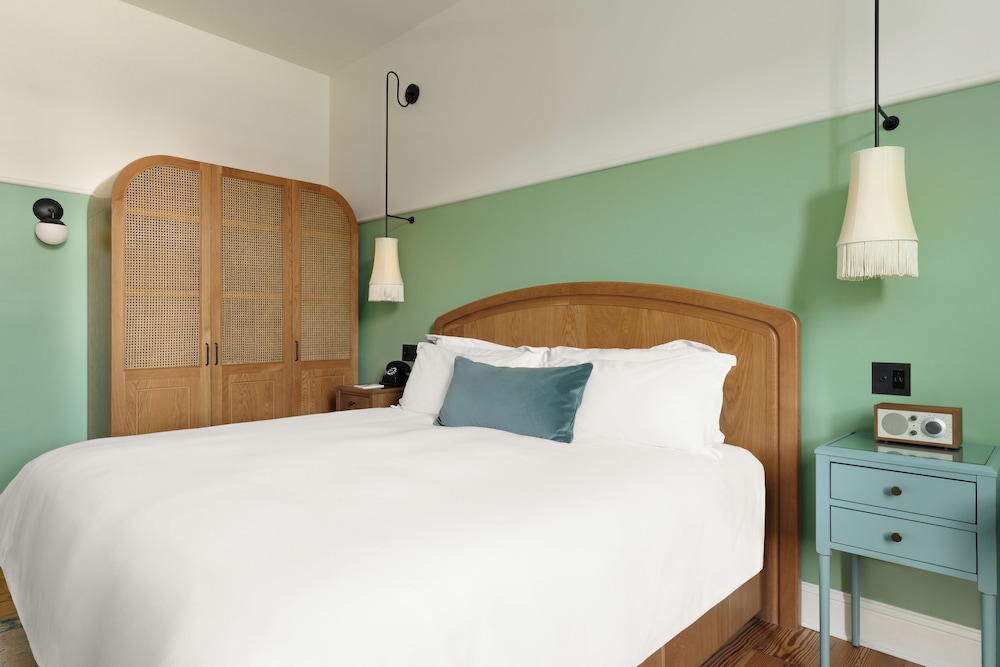 Room, 1 King Bed, Accessible (Hearing) - Photo 2
