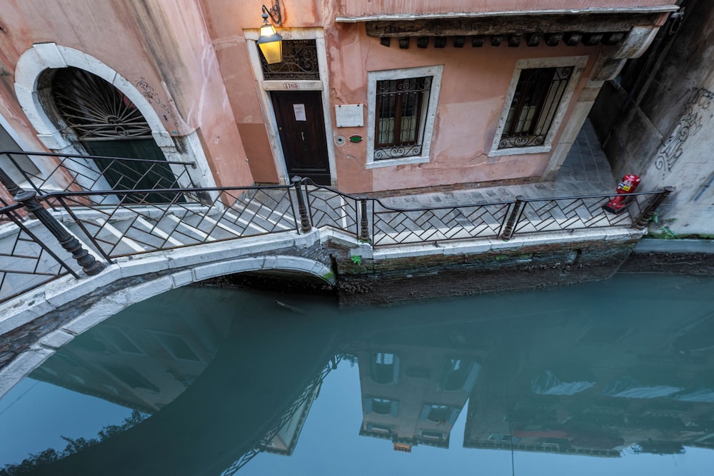 Deluxe Double or Twin Room, Canal View, Annex Building photo 2