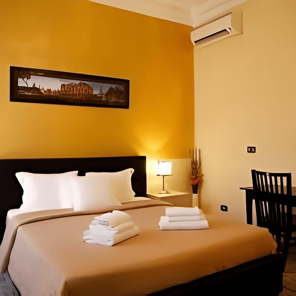 Deluxe Townhome, 1 King Bed, Non Smoking, Housekeeping