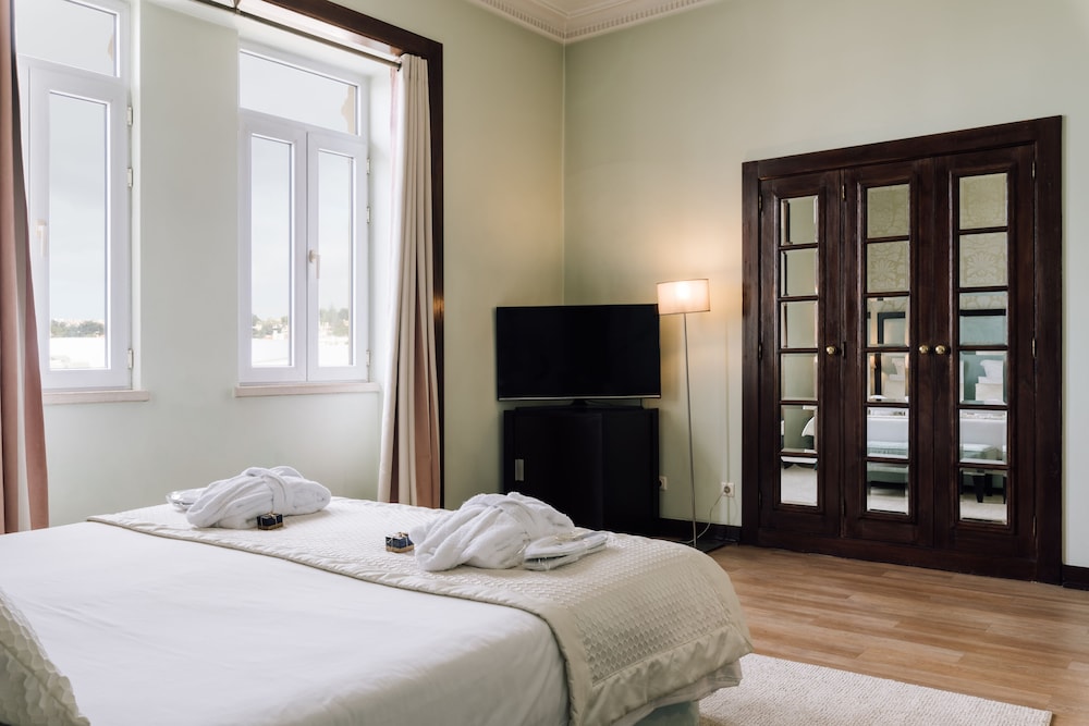Premium Double Room - Photo 9