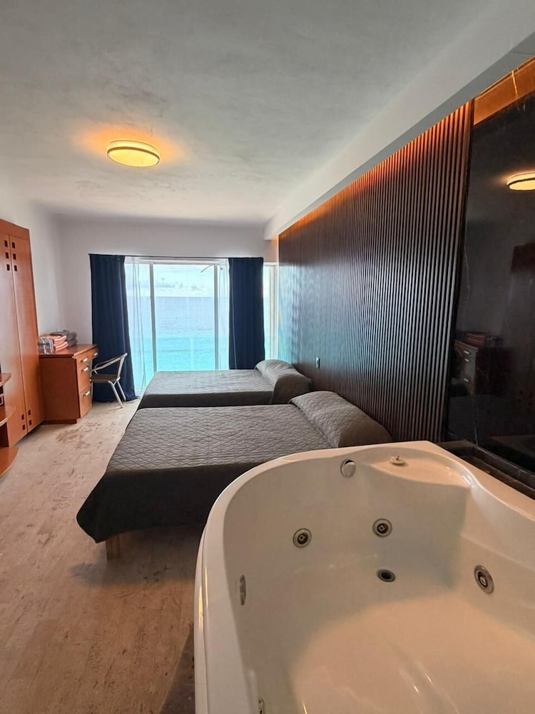 Superior Suite, Hot Tub, Sea View