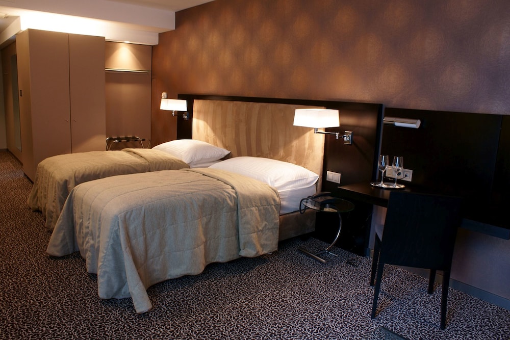 Business Double or Twin Room, 2 Twin Beds - Photo 2