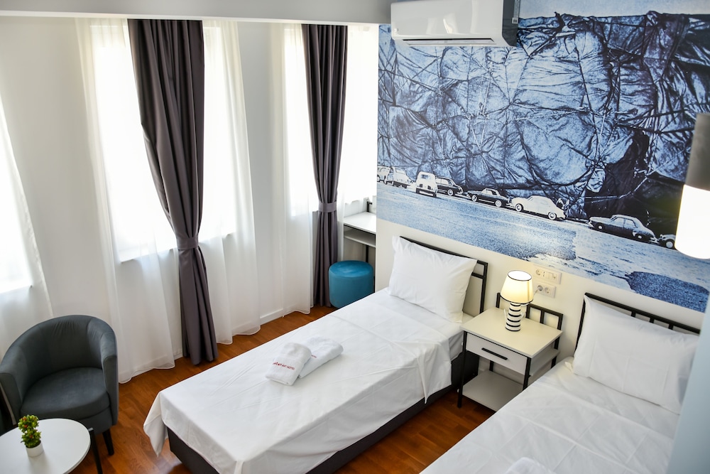 Classic Double or Twin Room - Photo 8