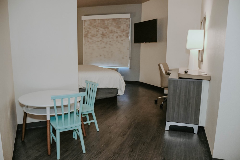 Suite, Multiple Beds - Photo 2