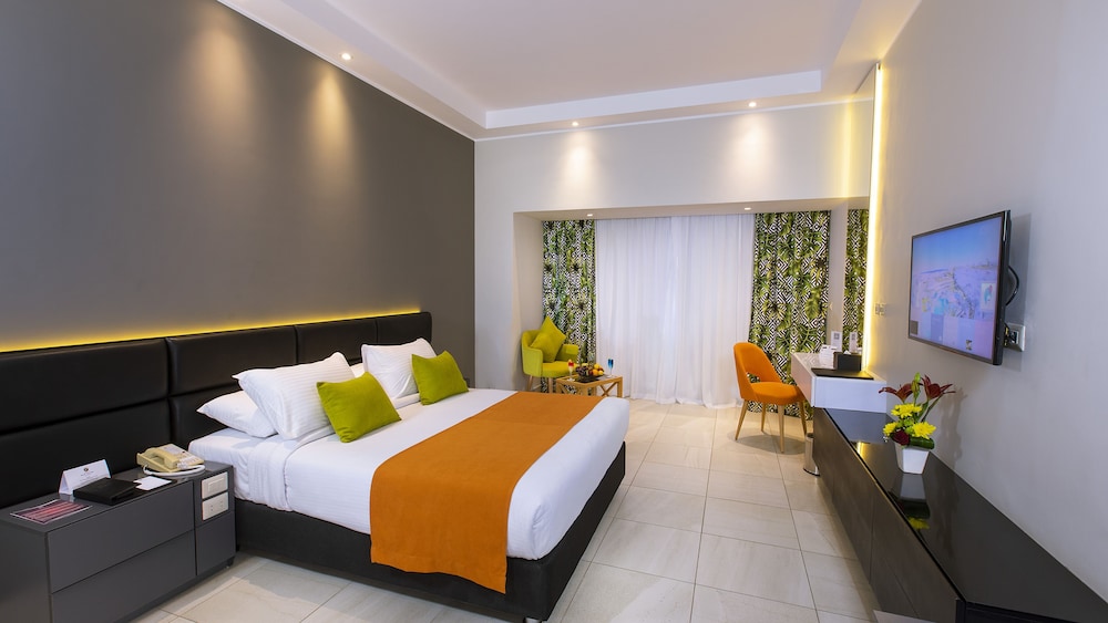 Standard Room, Garden or Pool View - Photo 2