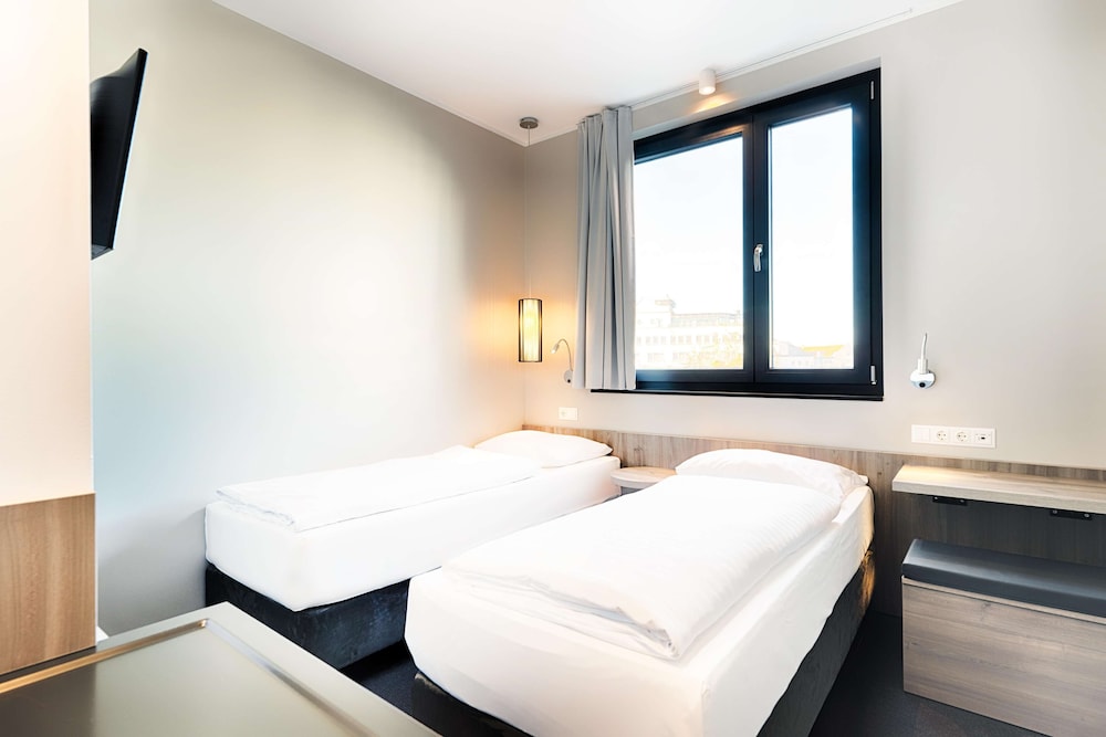 Twin Room - Photo 6
