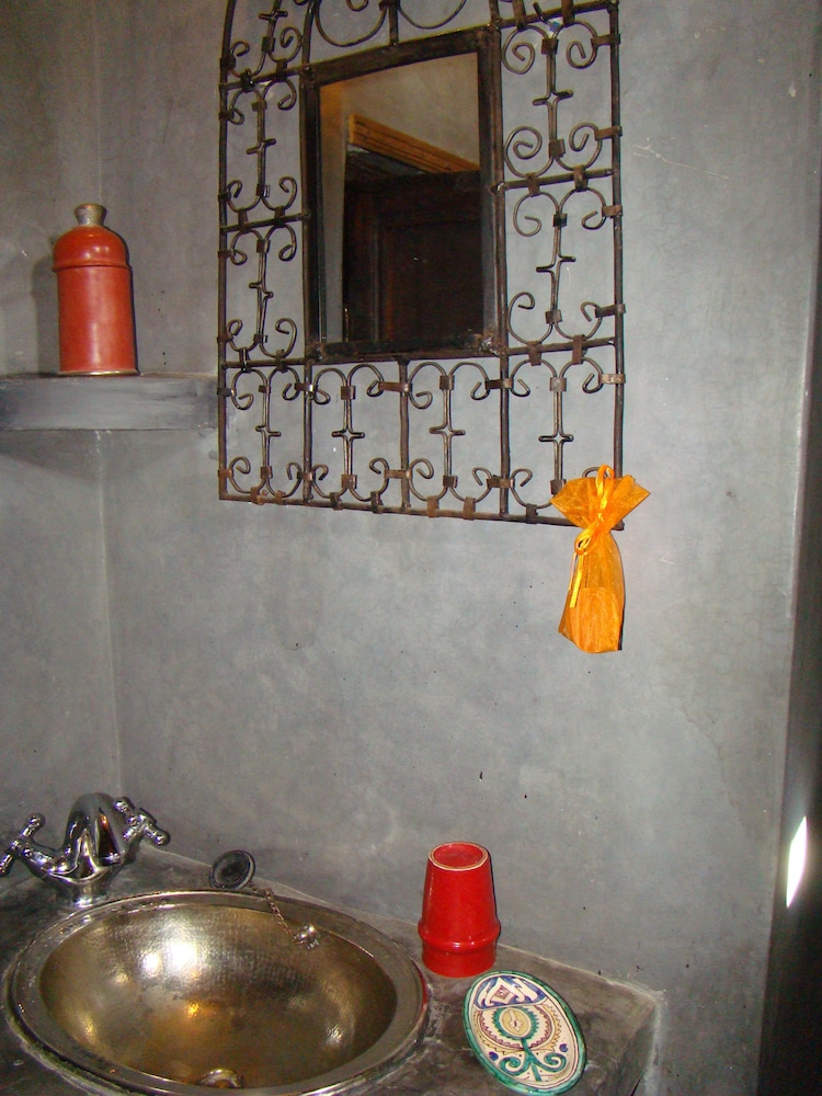 Classic Quadruple Room, Multiple Beds photo 2